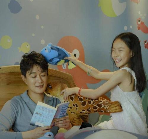 妈妈带女儿吃瓜,妈妈带女儿共享甜蜜吃瓜时光