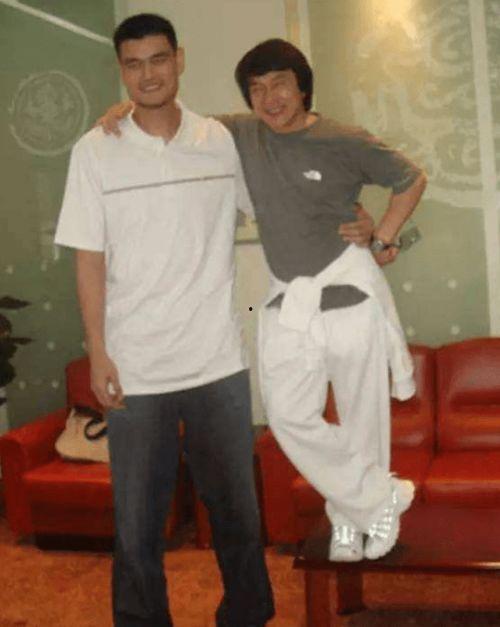 成龙合影明星,星光熠熠的友谊瞬间