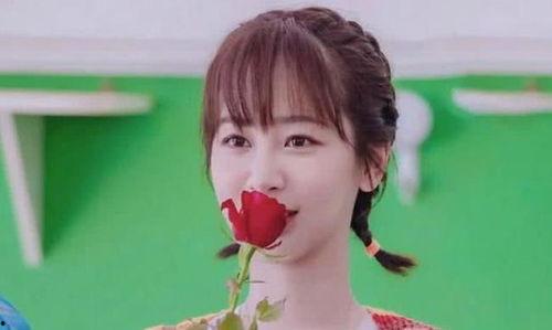 名字颜色明星,揭秘名字与颜色交织的明星风采